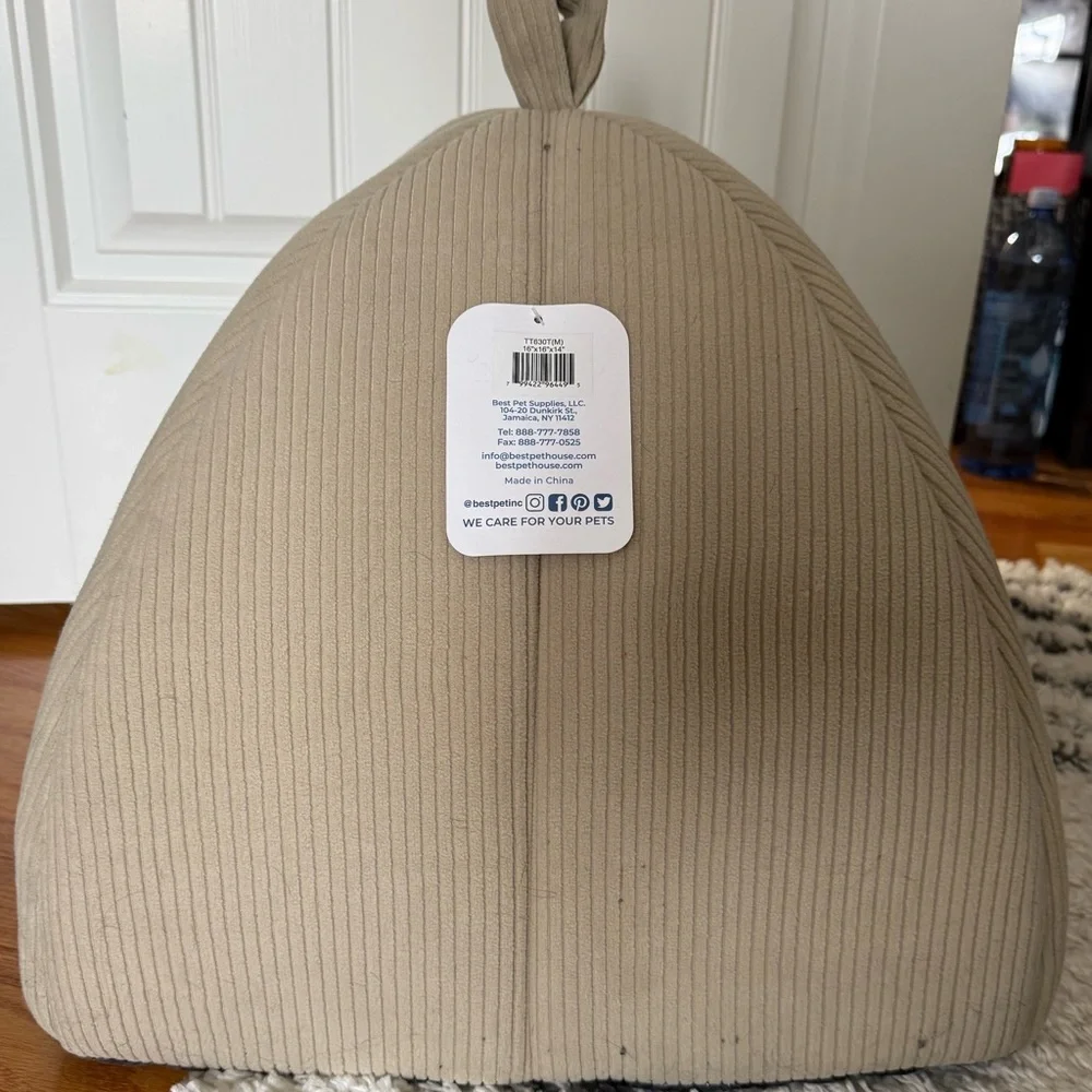 NWT Cozy Tan Pet Tent